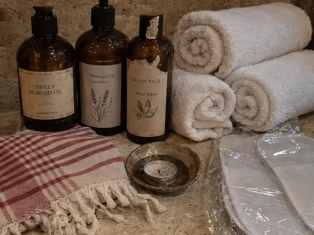 Tatlı badem ve argan yağı, havlular ve peştemal — Tophane, Masaj Salonun